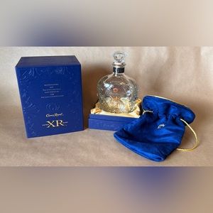 Crown Royal XR Extra Rare Blue Bag-Box/Pedestal/empty bottle